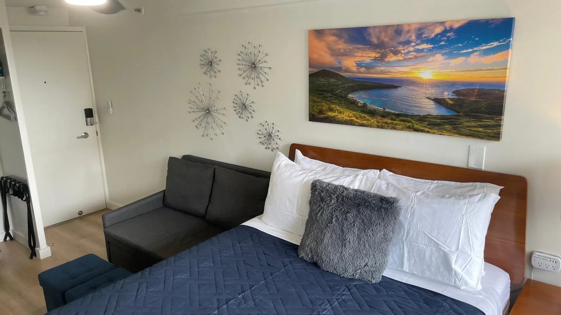 Contemporary Ocean View Suite - Heart Of Waikiki! Honolulu Apartment