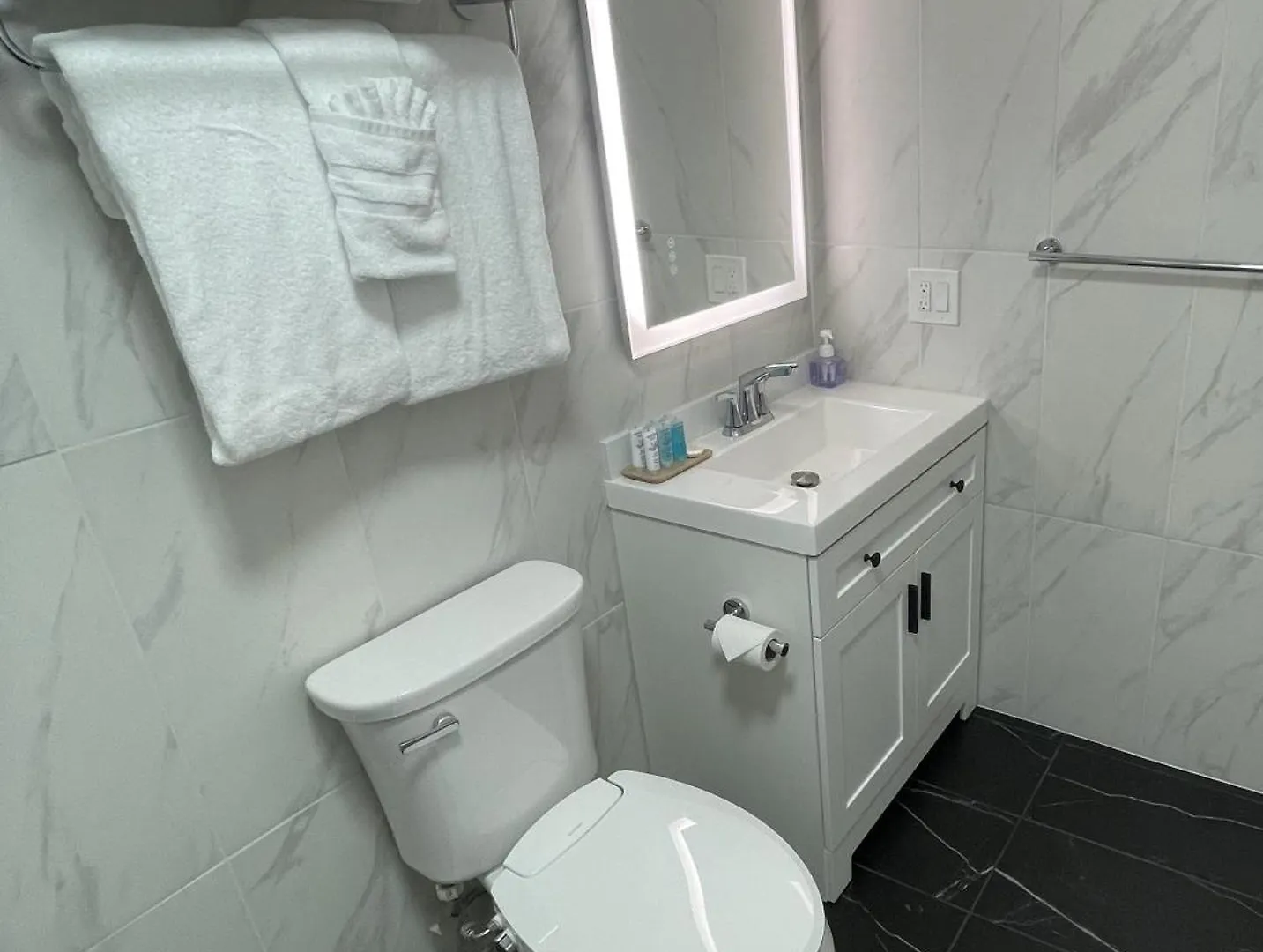 Contemporary Ocean View Suite - Heart Of Waikiki! Honolulu Apartment